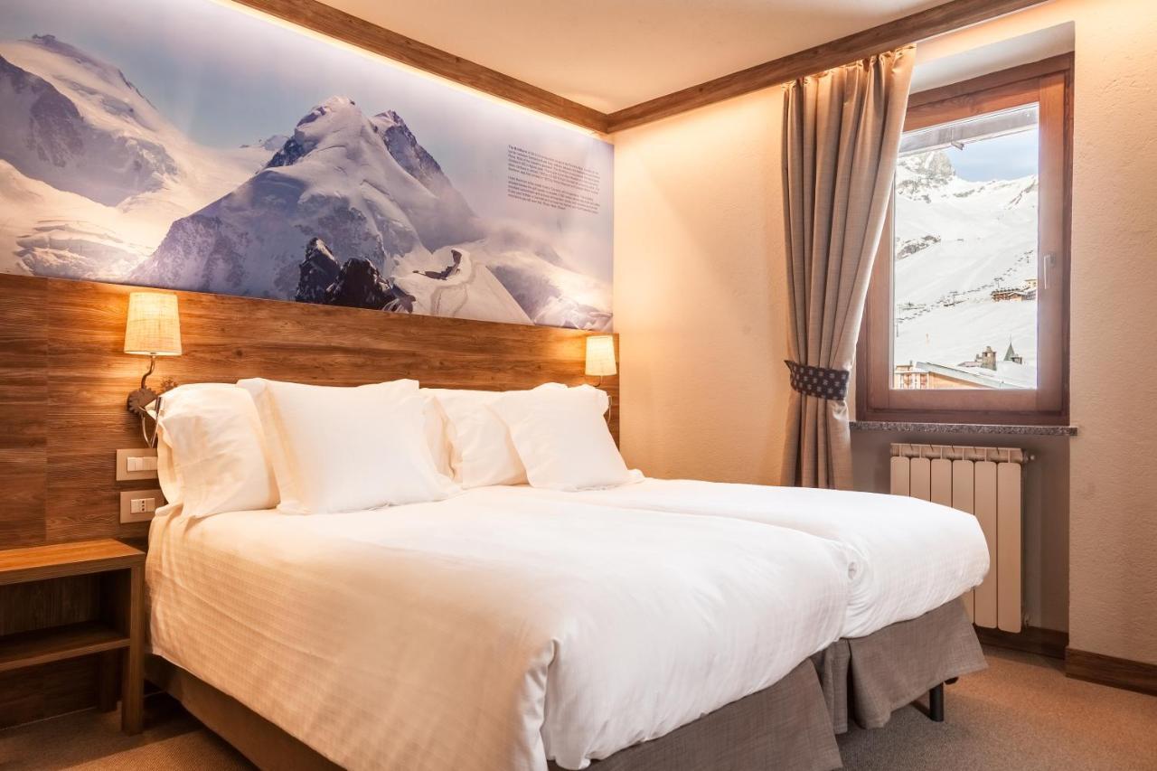 Hotel Breithorn بيريوِل تْشيرفينيا المظهر الخارجي الصورة