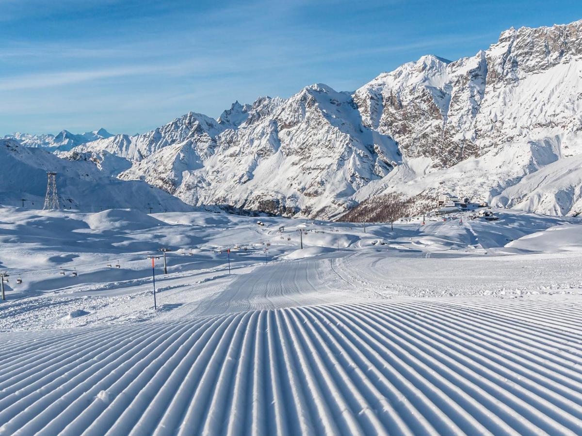Hotel Breithorn بيريوِل تْشيرفينيا المظهر الخارجي الصورة
